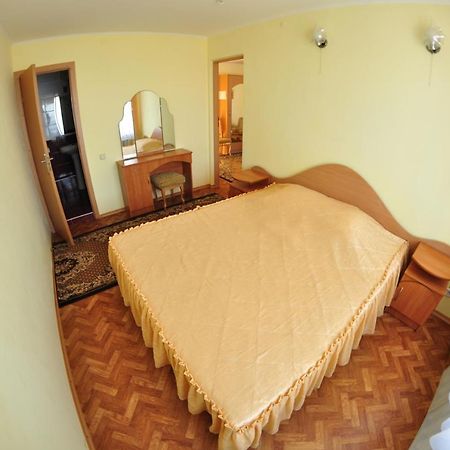 Mykolayiv Tourist Hotel Николаев Экстерьер фото
