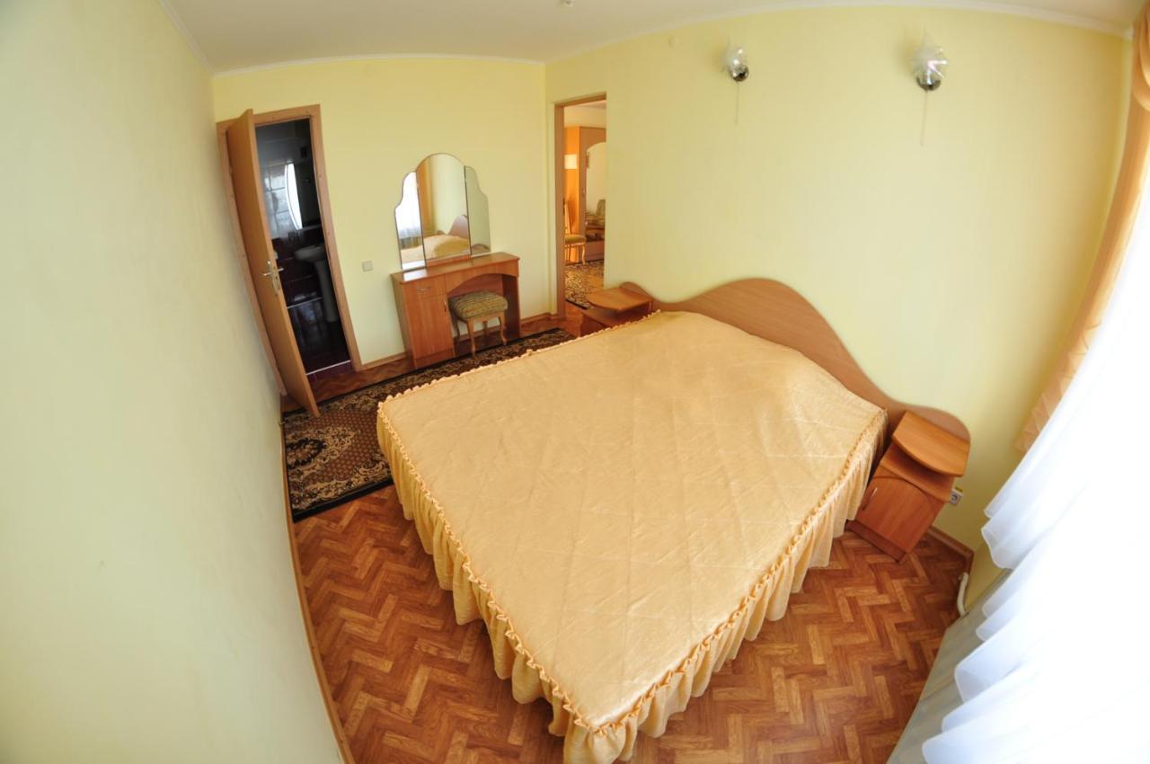 Mykolayiv Tourist Hotel Николаев Экстерьер фото